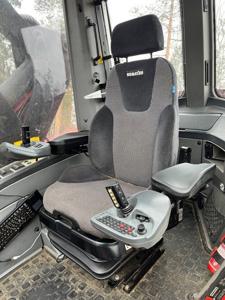 Komatsu 911 - Harvestor: obrázek 5 Komatsu 911 - Harvestor: obrázek 5