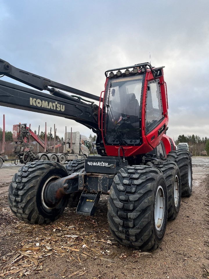 Komatsu 911 - Harvestor: obrázek 1 Komatsu 911 - Harvestor: obrázek 1
