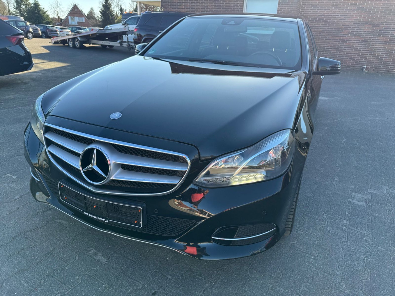 Mercedes-Benz E 350 BlueTec 4Matic Leder/Camera /AHK / Keyless - Sedan: obrázek 5 Mercedes-Benz E 350 BlueTec 4Matic Leder/Camera /AHK / Keyless - Sedan: obrázek 5