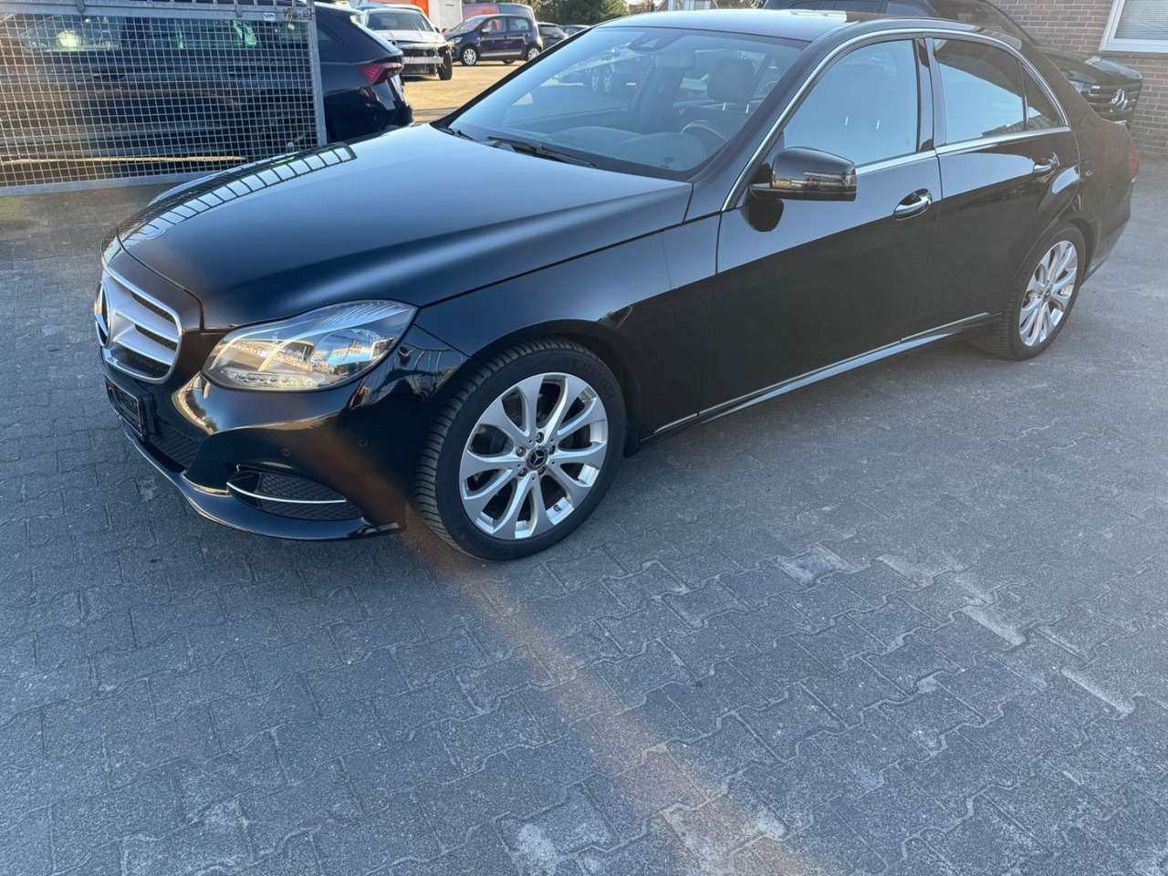 Mercedes-Benz E 350 BlueTec 4Matic Leder/Camera /AHK / Keyless - Sedan: obrázek 2 Mercedes-Benz E 350 BlueTec 4Matic Leder/Camera /AHK / Keyless - Sedan: obrázek 2