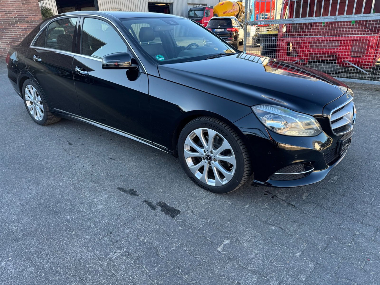 Mercedes-Benz E 350 BlueTec 4Matic Leder/Camera /AHK / Keyless - Sedan: obrázek 1 Mercedes-Benz E 350 BlueTec 4Matic Leder/Camera /AHK / Keyless - Sedan: obrázek 1