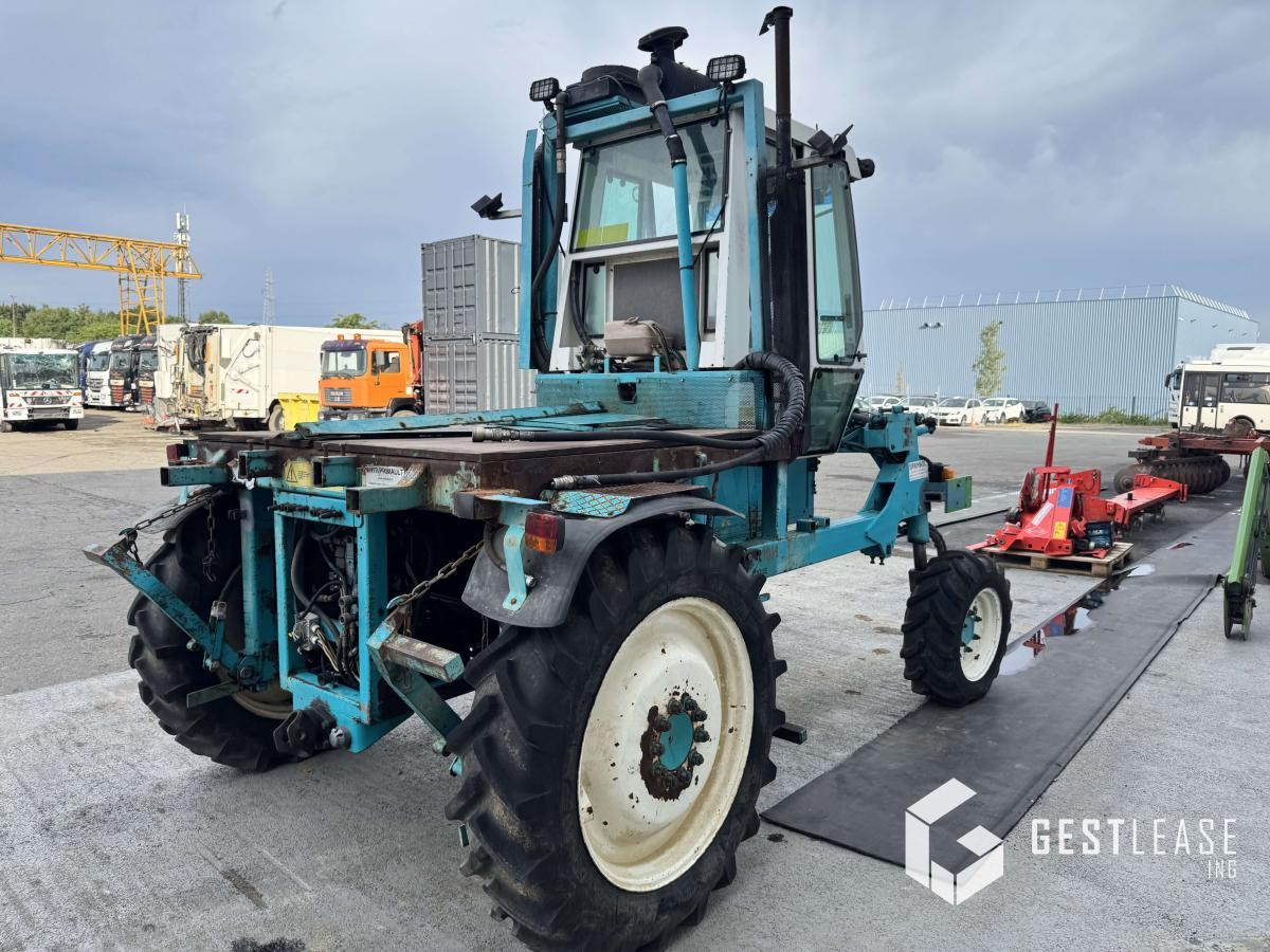 LOISEAU DOGGER 10H - Obkročný traktor: obrázek 3 LOISEAU DOGGER 10H - Obkročný traktor: obrázek 3