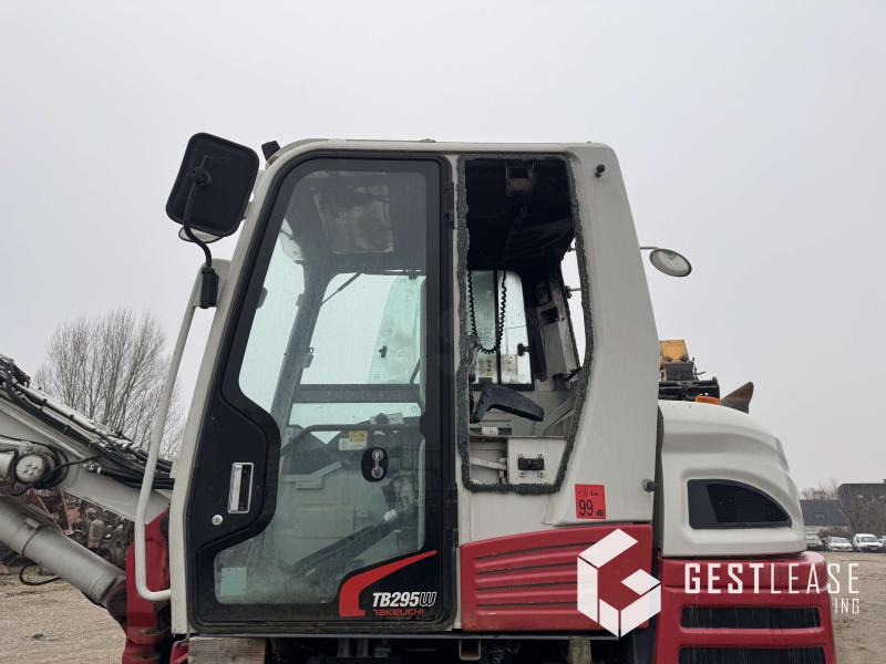 Kolesové rýpadlo Takeuchi TB295W: obrázek 20