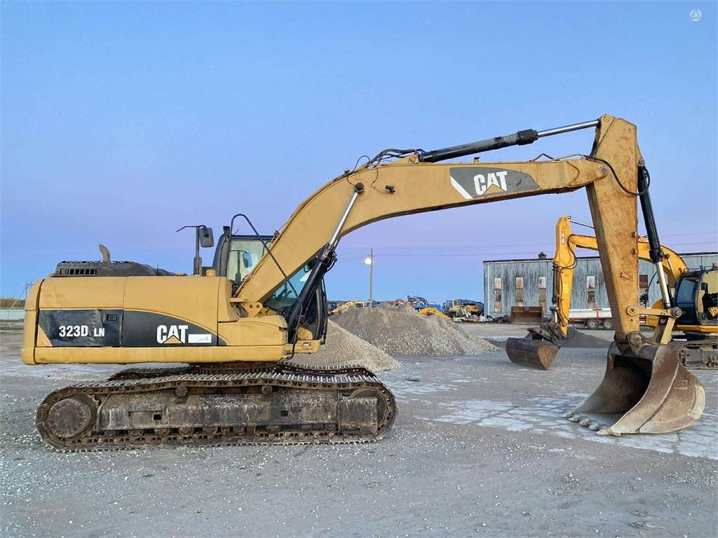 CAT 323 DLN - Pásové rýpadlo: obrázek 5 CAT 323 DLN - Pásové rýpadlo: obrázek 5