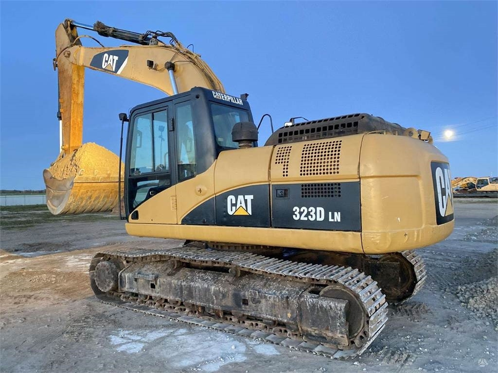 CAT 323 DLN - Pásové rýpadlo: obrázek 3 CAT 323 DLN - Pásové rýpadlo: obrázek 3