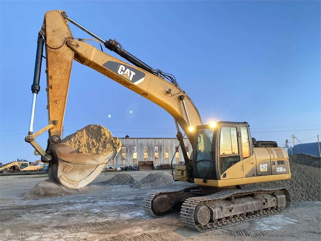 CAT 323 DLN - Pásové rýpadlo: obrázek 1 CAT 323 DLN - Pásové rýpadlo: obrázek 1