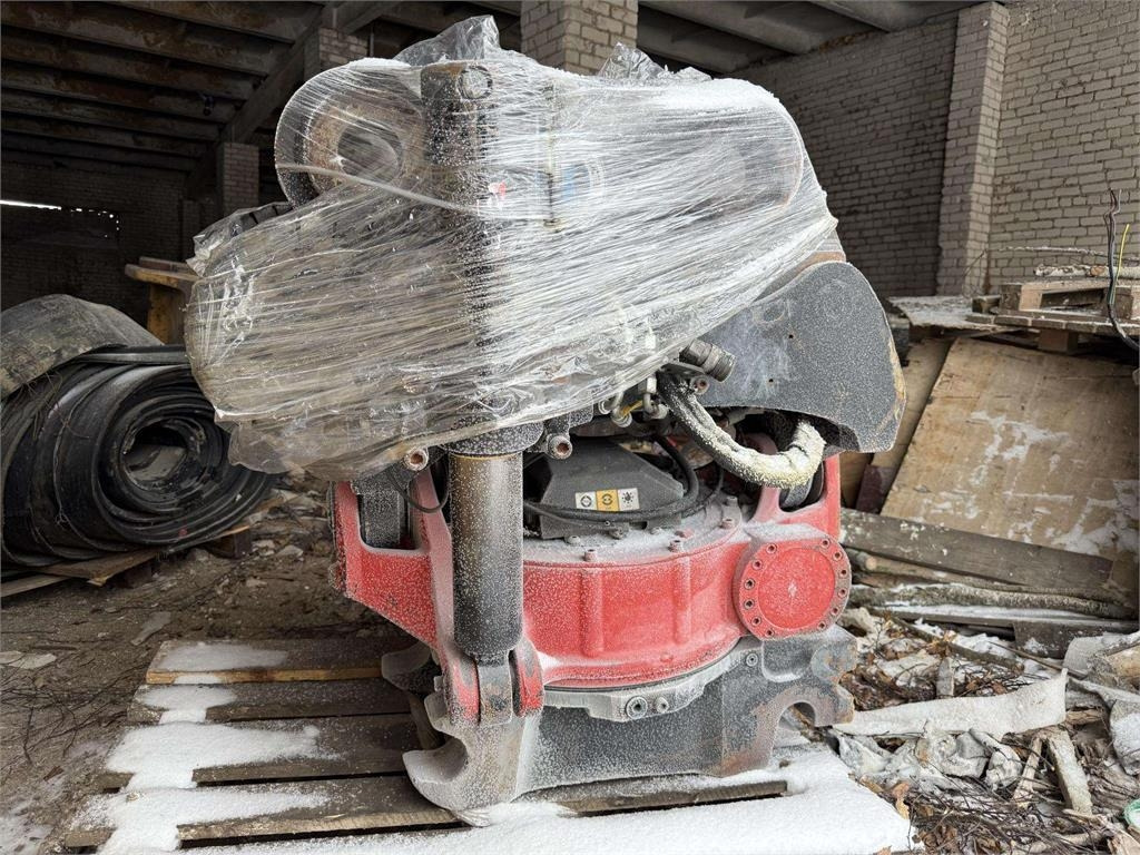 CAT 323 ROTOTILT R8 - Pásové rýpadlo: obrázek 2 CAT 323 ROTOTILT R8 - Pásové rýpadlo: obrázek 2