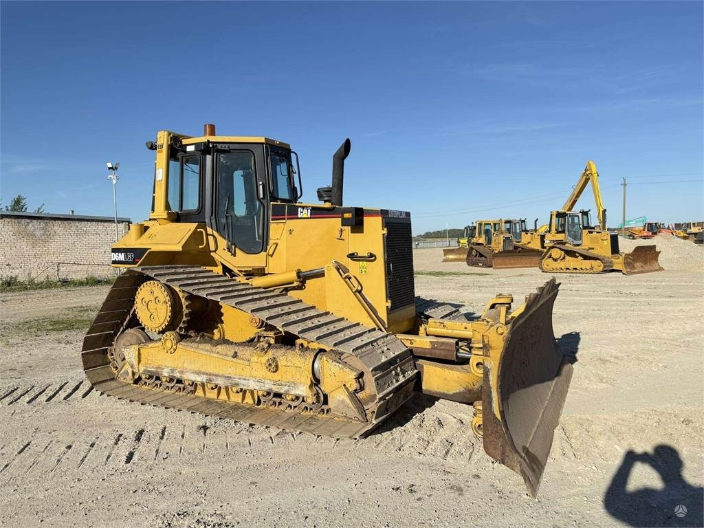 CAT D6M LGP - Buldozer: obrázek 1 CAT D6M LGP - Buldozer: obrázek 1