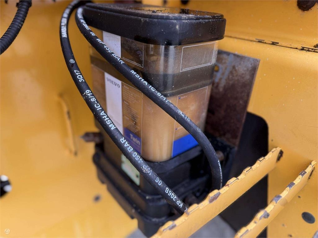 Kolový nakladač Volvo L 120 F , 4rd line , coupler: obrázek 14