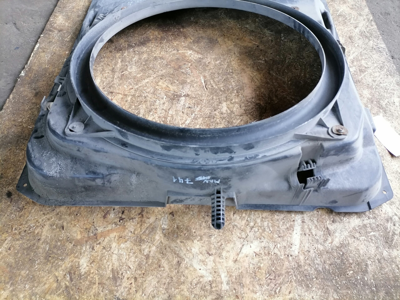 MAN Fan shroud 81066200145 - Chladič pro Nákladní auto: obrázek 4 MAN Fan shroud 81066200145 - Chladič pro Nákladní auto: obrázek 4