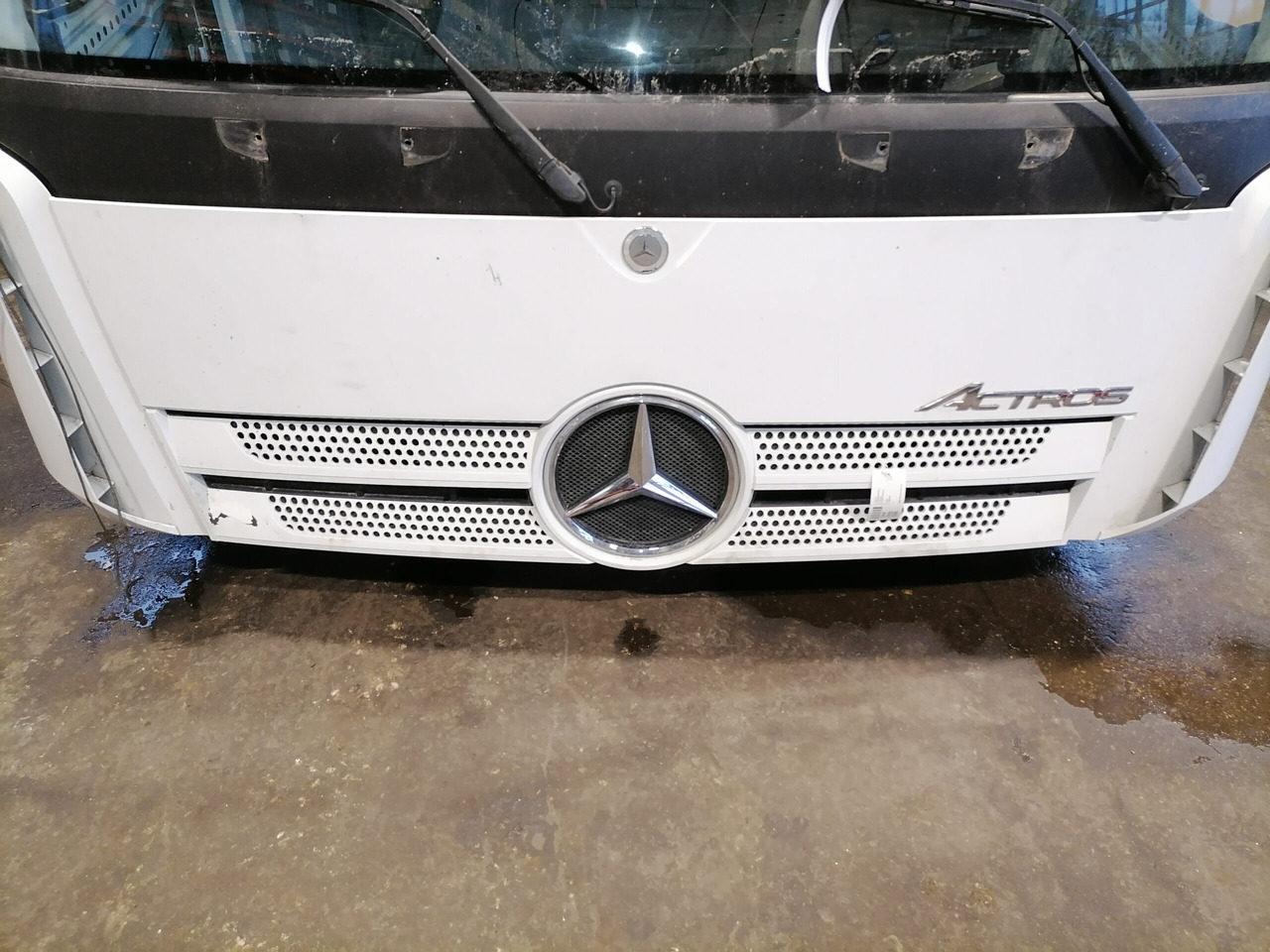 Mercedes-Benz Iluvõre A9607500409 - Mřížka pro Nákladní auto: obrázek 1 Mercedes-Benz Iluvõre A9607500409 - Mřížka pro Nákladní auto: obrázek 1