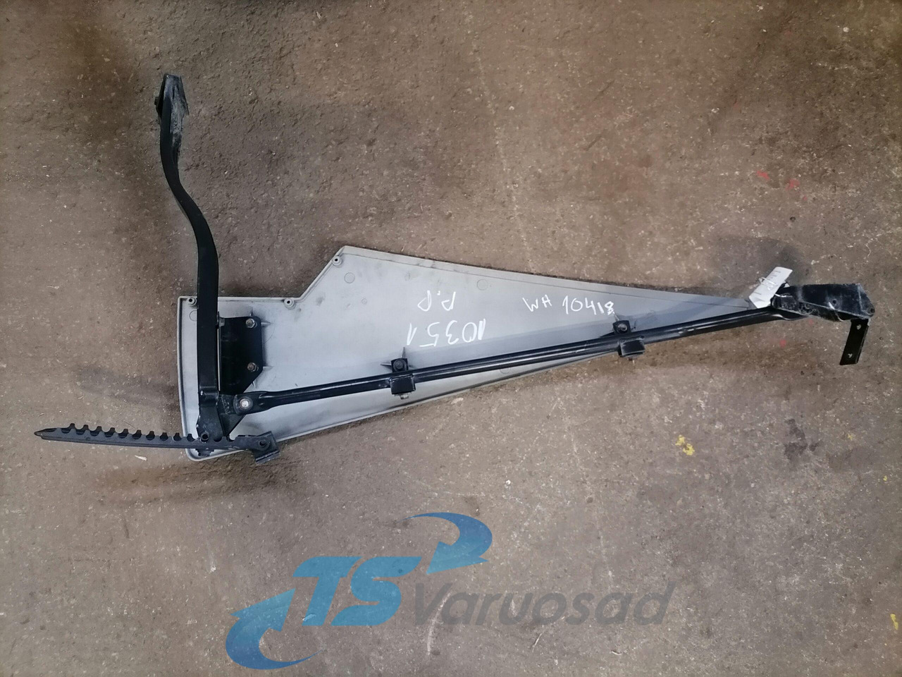 Mercedes-Benz Kabiini tuulesuunaja, ülemine parem A9417903365 - Aerodynamika/ Spoilery pro Nákladní auto: obrázek 2 Mercedes-Benz Kabiini tuulesuunaja, ülemine parem A9417903365 - Aerodynamika/ Spoilery pro Nákladní auto: obrázek 2