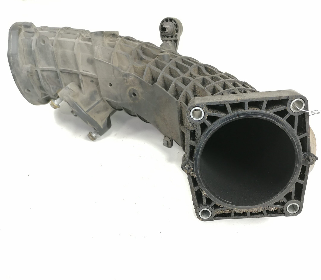 Mercedes-Benz intercooler pipe A4710902137 - Intercooler pro Nákladní auto: obrázek 2 Mercedes-Benz intercooler pipe A4710902137 - Intercooler pro Nákladní auto: obrázek 2