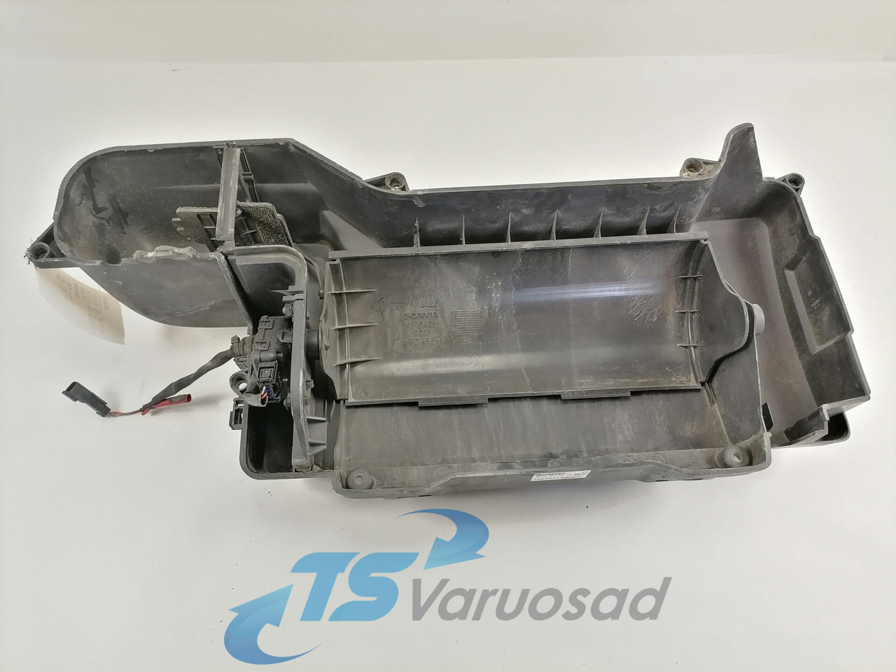 Scania Blower cover 1863973 - Univerzální díl pro Nákladní auto: obrázek 5 Scania Blower cover 1863973 - Univerzální díl pro Nákladní auto: obrázek 5