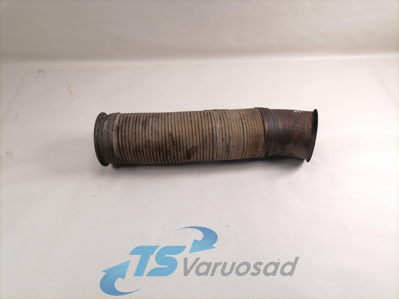 Scania Exhaust pipe 1529474 - Tlumič výfuku pro Nákladní auto: obrázek 1 Scania Exhaust pipe 1529474 - Tlumič výfuku pro Nákladní auto: obrázek 1