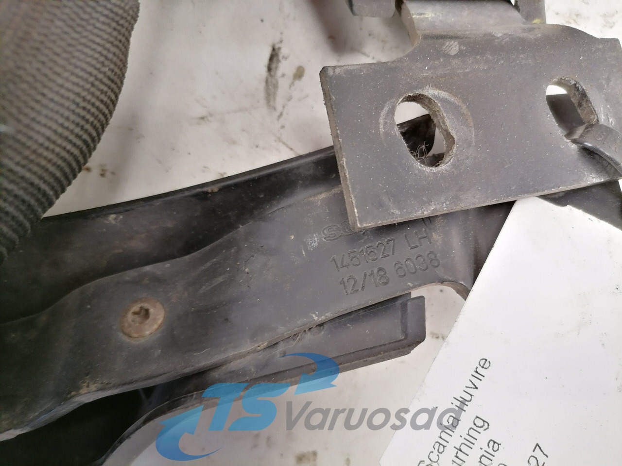 Scania Grille panel hinge 1451527 - Mřížka pro Nákladní auto: obrázek 4 Scania Grille panel hinge 1451527 - Mřížka pro Nákladní auto: obrázek 4