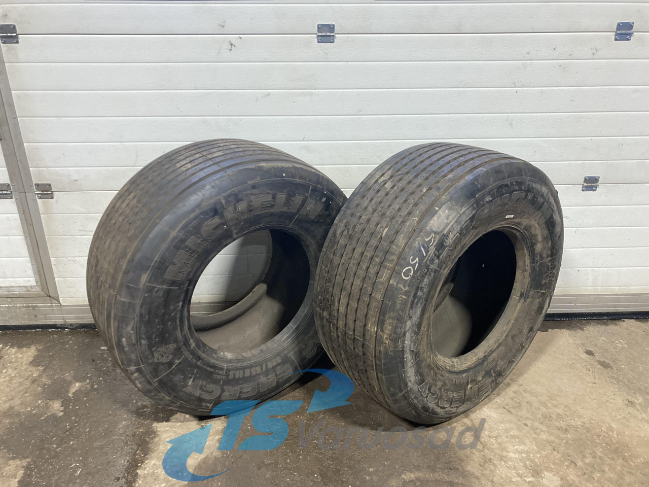 Universaalne Michelin 425/55R19,5 42555R195 - Pneumatiky a ráfky pro Nákladní auto: obrázek 1 Universaalne Michelin 425/55R19,5 42555R195 - Pneumatiky a ráfky pro Nákladní auto: obrázek 1