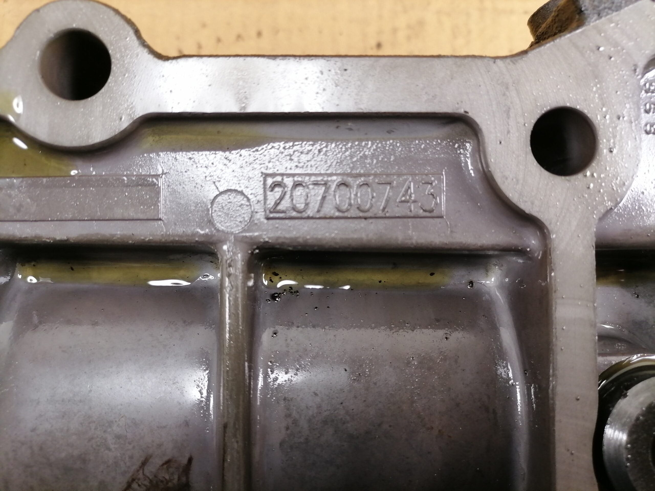 Volvo Käigukasti õlifiltri korpus 20700743 - Převodovka a díly pro Nákladní auto: obrázek 5 Volvo Käigukasti õlifiltri korpus 20700743 - Převodovka a díly pro Nákladní auto: obrázek 5