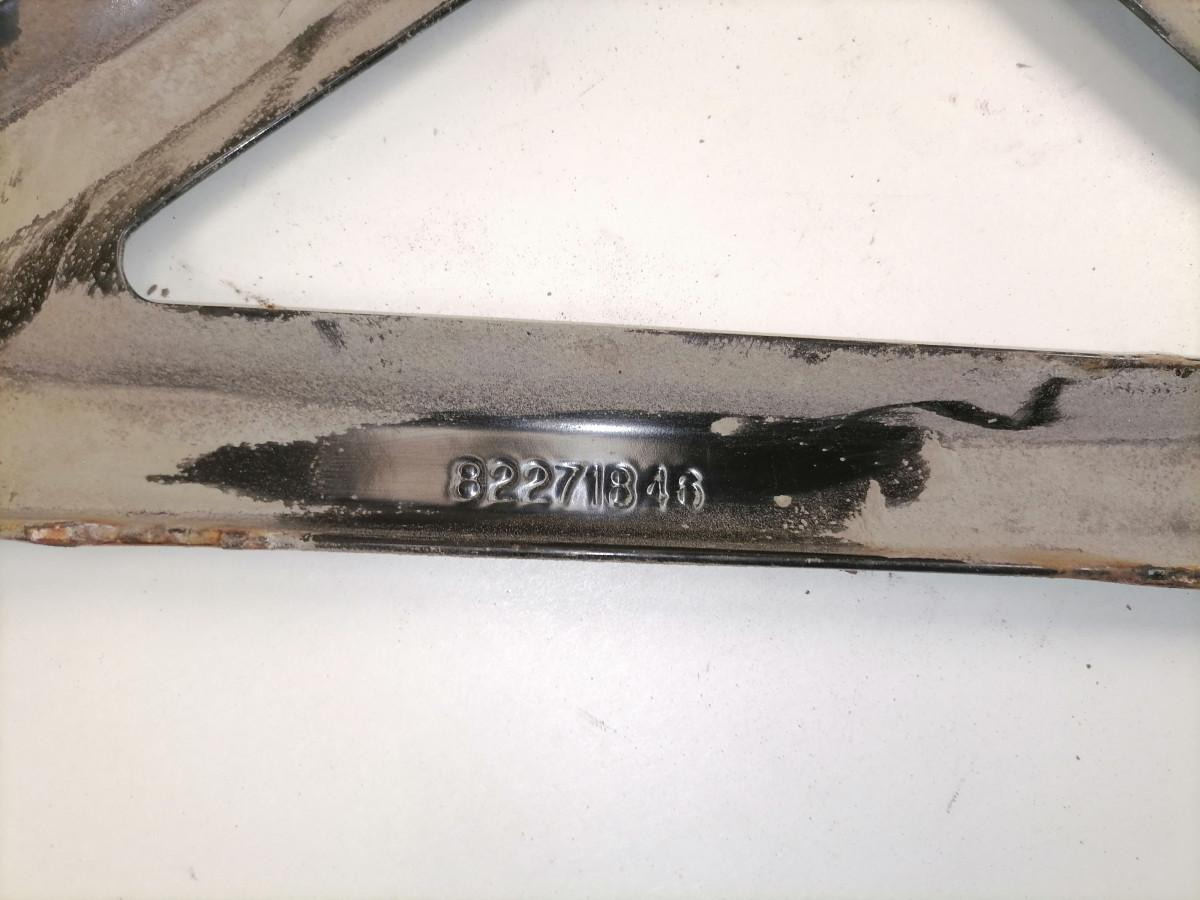 Volvo Mudguard bracket 82271846 - Univerzální díl pro Nákladní auto: obrázek 3 Volvo Mudguard bracket 82271846 - Univerzální díl pro Nákladní auto: obrázek 3
