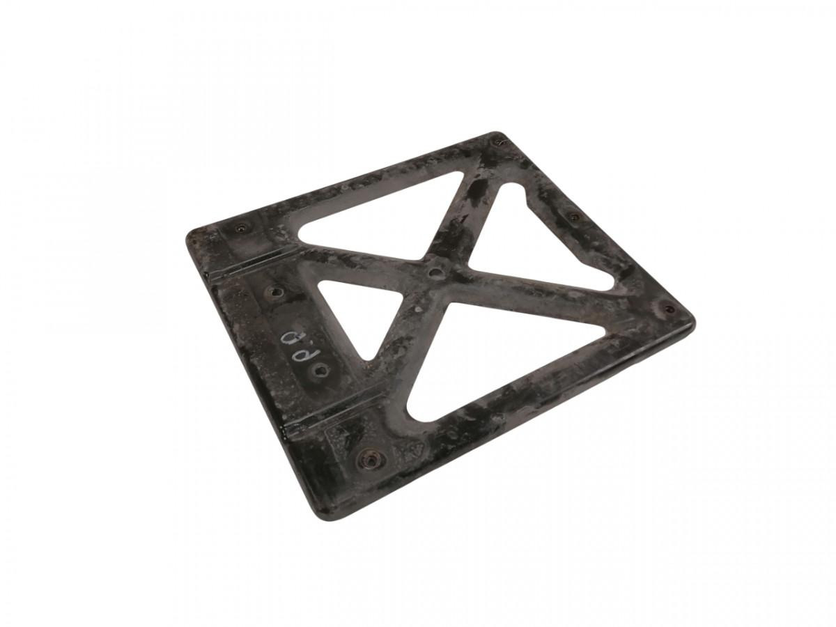 Volvo Mudguard bracket 82271846 - Univerzální díl pro Nákladní auto: obrázek 1 Volvo Mudguard bracket 82271846 - Univerzální díl pro Nákladní auto: obrázek 1
