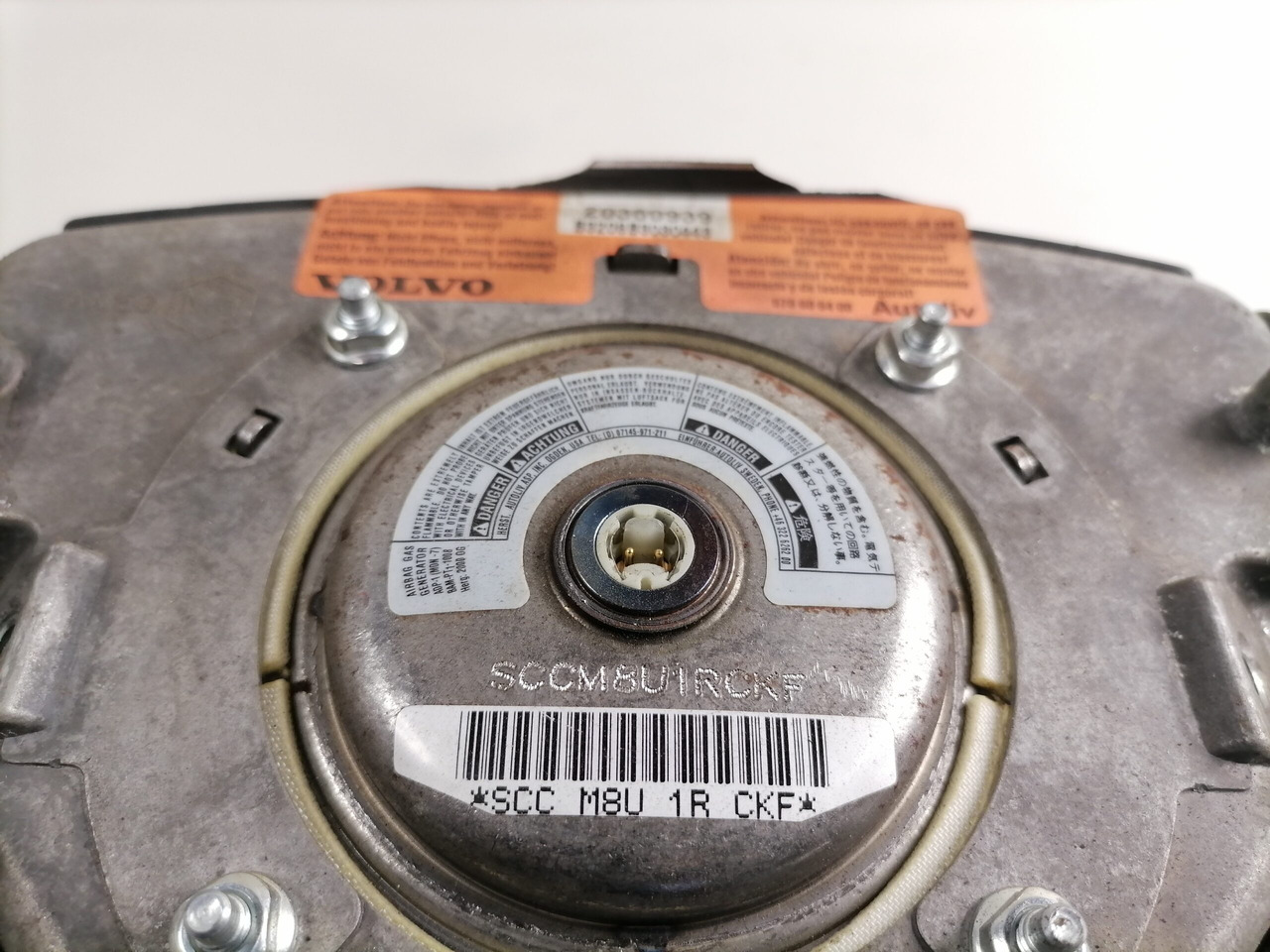 Volvo Rooli keskmine kate / airbag 20360939 - Ovládání volantem pro Nákladní auto: obrázek 4 Volvo Rooli keskmine kate / airbag 20360939 - Ovládání volantem pro Nákladní auto: obrázek 4