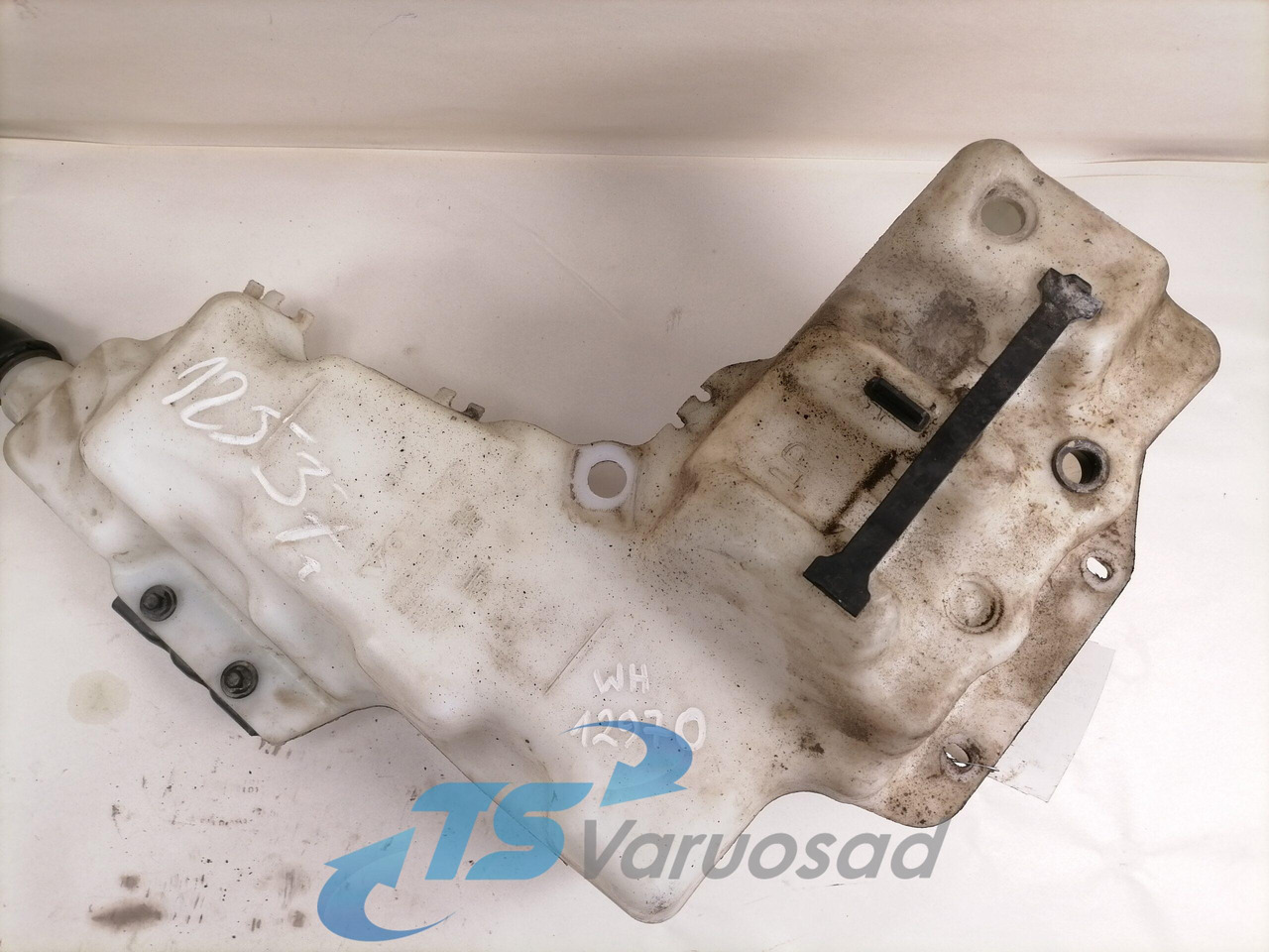 Volvo Windscreen washer fluid tank 84092259 - Stěrač pro Nákladní auto: obrázek 2 Volvo Windscreen washer fluid tank 84092259 - Stěrač pro Nákladní auto: obrázek 2