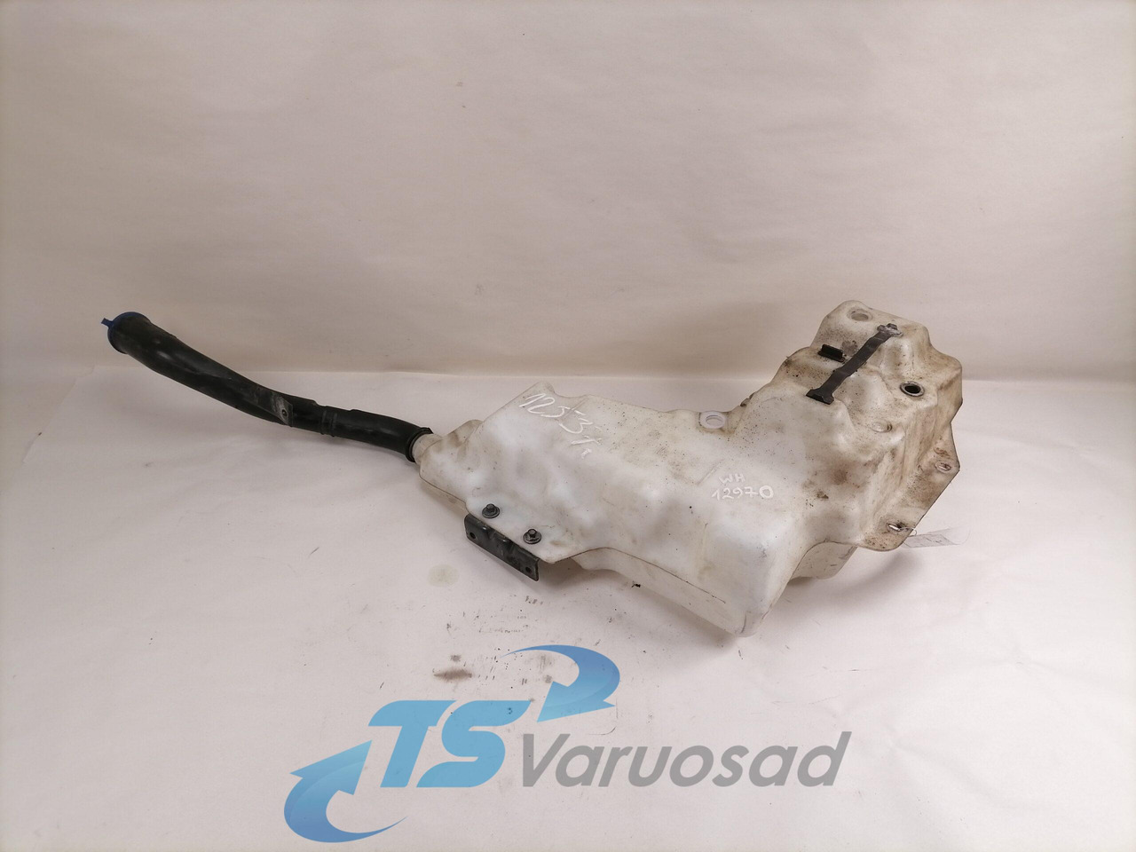 Volvo Windscreen washer fluid tank 84092259 - Stěrač pro Nákladní auto: obrázek 1 Volvo Windscreen washer fluid tank 84092259 - Stěrač pro Nákladní auto: obrázek 1