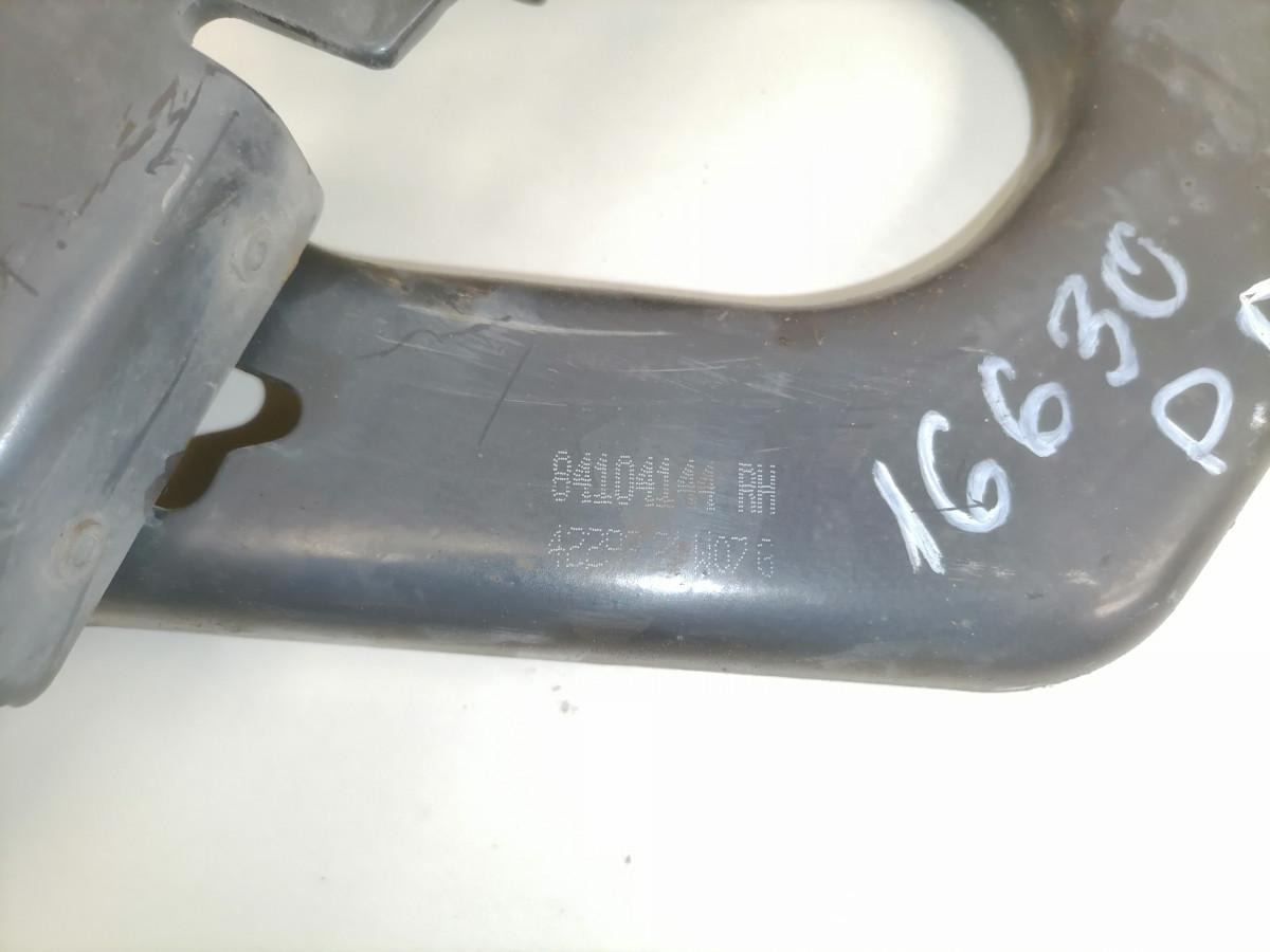 Volvo lower grille carrier hinge 84104144 - Mřížka pro Nákladní auto: obrázek 3 Volvo lower grille carrier hinge 84104144 - Mřížka pro Nákladní auto: obrázek 3