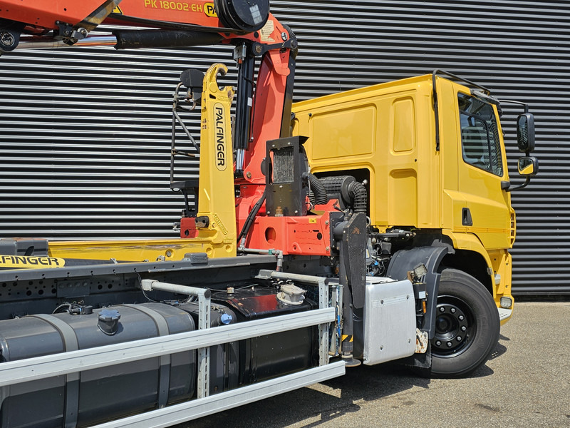 DAF CF 330 6x2-4 / PALFINGER CRANE + HOOKLIFT - Hákový nosič kontejnerů, Auto s hydraulickou rukou: obrázek 4 DAF CF 330 6x2-4 / PALFINGER CRANE + HOOKLIFT - Hákový nosič kontejnerů, Auto s hydraulickou rukou: obrázek 4