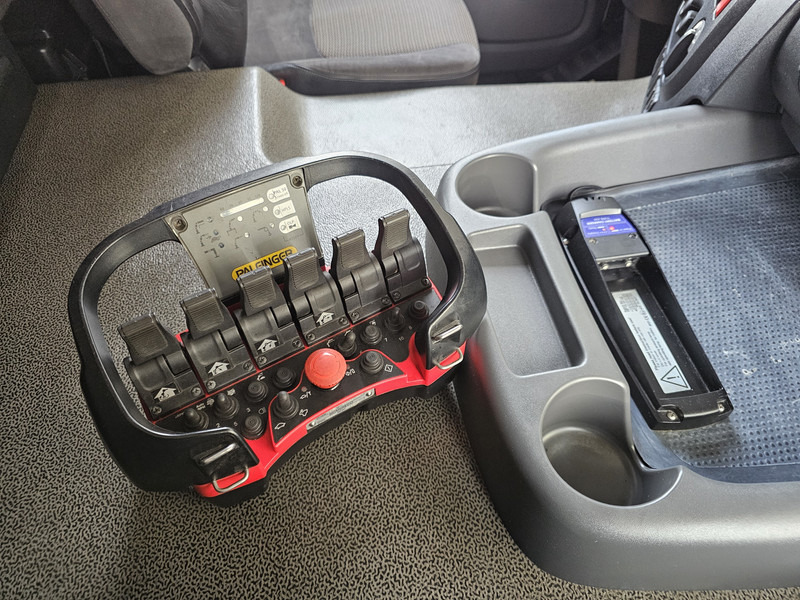 DAF CF 330 6x2 / PALFINGER CRANE / KRAN / CURTAIN - Auto s hydraulickou rukou: obrázek 3 DAF CF 330 6x2 / PALFINGER CRANE / KRAN / CURTAIN - Auto s hydraulickou rukou: obrázek 3