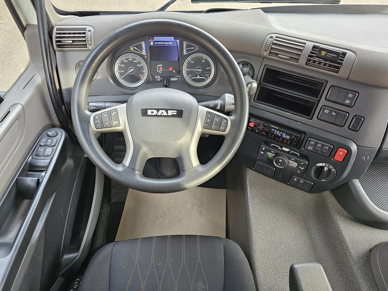 Interior photo 1: DAF CF 530 8x4-4 / FASSI 27.5 t/m CRANE + TIPPER leasing DAF CF 530 8x4-4 / FASSI 27.5 t/m CRANE + TIPPER Interior photo 1: DAF CF 530 8x4-4 / FASSI 27.5 t/m CRANE + TIPPER leasing DAF CF 530 8x4-4 / FASSI 27.5 t/m CRANE + TIPPER