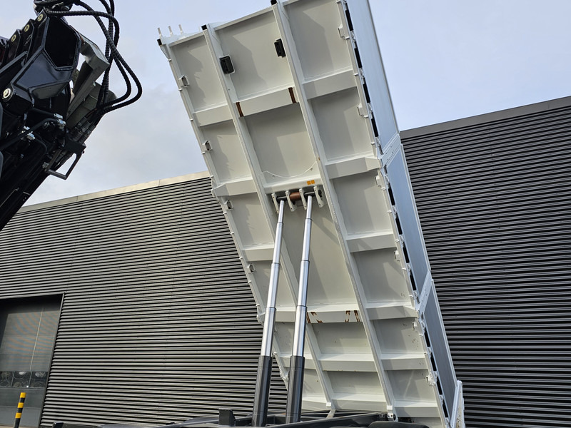 DAF CF 530 8x4-4 / FASSI 27.5 t/m CRANE + TIPPER leasing DAF CF 530 8x4-4 / FASSI 27.5 t/m CRANE + TIPPER: obrázek 15 DAF CF 530 8x4-4 / FASSI 27.5 t/m CRANE + TIPPER leasing DAF CF 530 8x4-4 / FASSI 27.5 t/m CRANE + TIPPER: obrázek 15