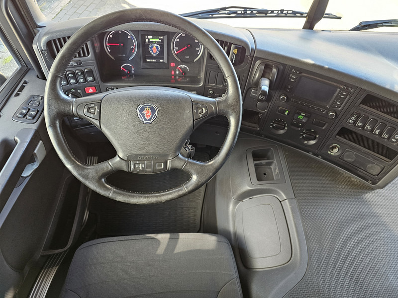 Interior photo 1: Nákladní automobil valníkový/ Plošinový, Auto s hydraulickou rukou Scania P320 4x2 / PALFINGER 14 t/m - 14.6 mtr.