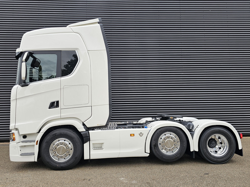 Scania S660 V8 6x2/4 / 2 x PTO / PARKING COOLER / FULL AIR - Tahač: obrázek 3 Scania S660 V8 6x2/4 / 2 x PTO / PARKING COOLER / FULL AIR - Tahač: obrázek 3