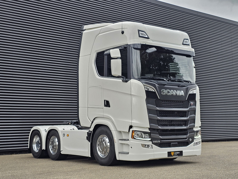 Scania S660 V8 6x2/4 / 2 x PTO / PARKING COOLER / FULL AIR - Tahač: obrázek 4 Scania S660 V8 6x2/4 / 2 x PTO / PARKING COOLER / FULL AIR - Tahač: obrázek 4