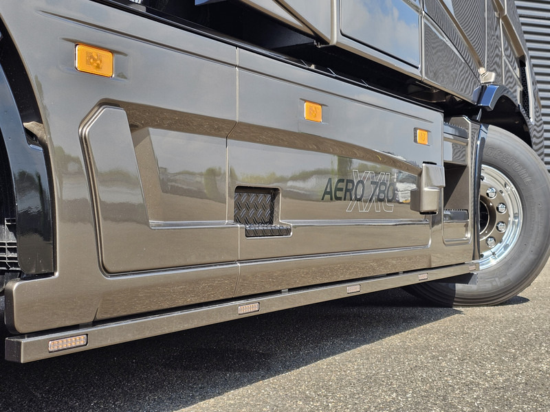 Tahač Volvo VT5 AERO 780 XXL / 6x2 TORPEDO / BOOGIE / SPECIAL / SHOW: obrázek 11 Tahač Volvo VT5 AERO 780 XXL / 6x2 TORPEDO / BOOGIE / SPECIAL / SHOW: obrázek 11