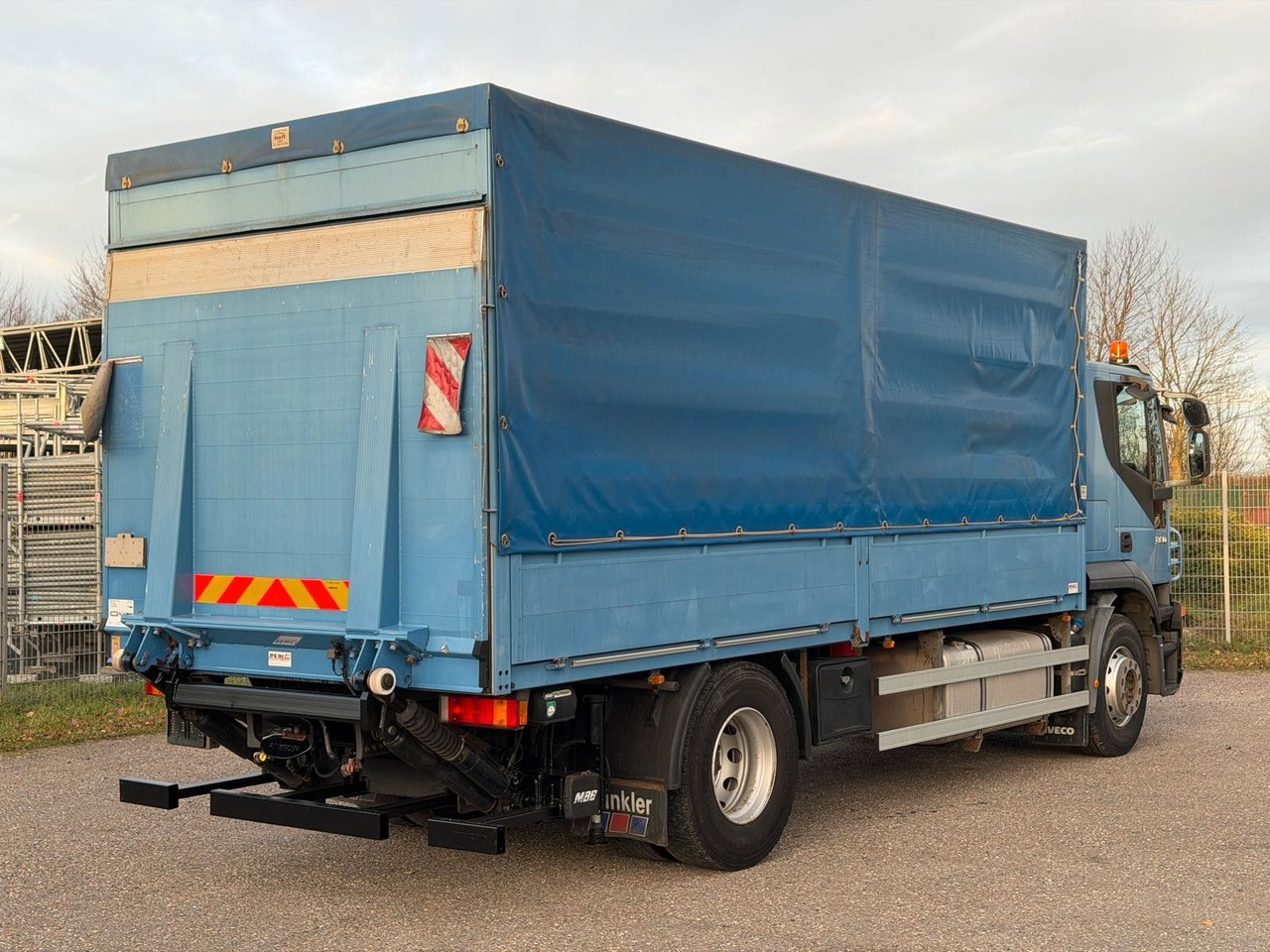 Iveco 190S36/9 Stralis Pritsche & Hebebühne 3 to. TOP - Plachtový nákladní auto: obrázek 5 Iveco 190S36/9 Stralis Pritsche & Hebebühne 3 to. TOP - Plachtový nákladní auto: obrázek 5