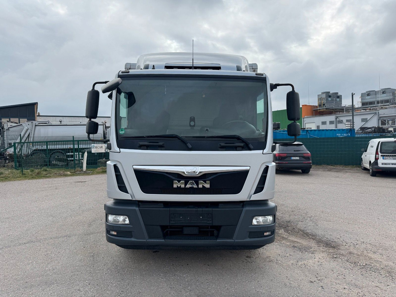MAN 15.290 4X2 Koffer mit Hebebühne AHK - Skříňový nákladní auto: obrázek 5 MAN 15.290 4X2 Koffer mit Hebebühne AHK - Skříňový nákladní auto: obrázek 5