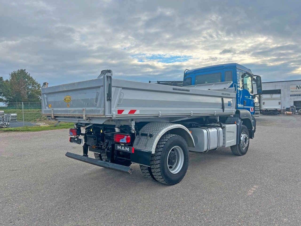 MAN 18.430 4X2 Meiller 3. Seitenkipper Top Zustand leasing MAN 18.430 4X2 Meiller 3. Seitenkipper Top Zustand: obrázek 12 MAN 18.430 4X2 Meiller 3. Seitenkipper Top Zustand leasing MAN 18.430 4X2 Meiller 3. Seitenkipper Top Zustand: obrázek 12