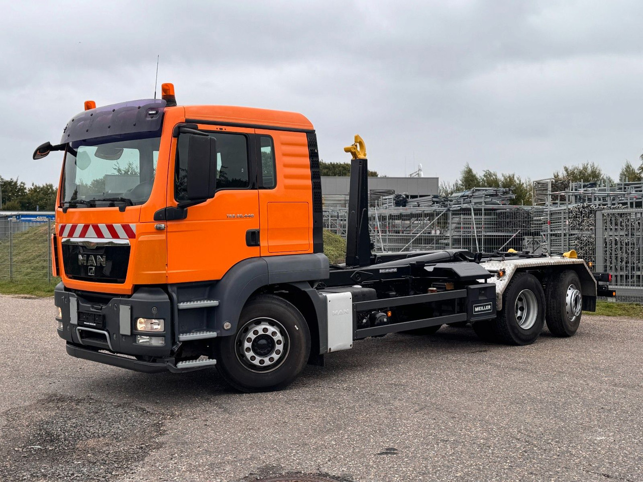 MAN 26.440 6X2 Meiller RK 20.70 mit Funk - Hákový nosič kontejnerů: obrázek 1 MAN 26.440 6X2 Meiller RK 20.70 mit Funk - Hákový nosič kontejnerů: obrázek 1