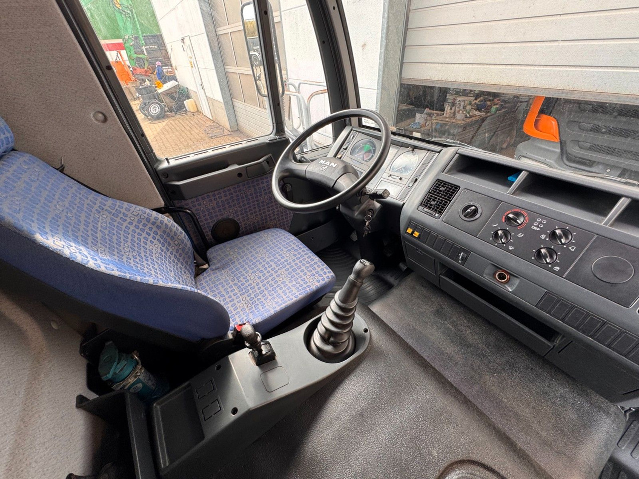 MAN 8.140 4X2 Pritsche Plane Original Km - Plachtová dodávka: obrázek 3 MAN 8.140 4X2 Pritsche Plane Original Km - Plachtová dodávka: obrázek 3