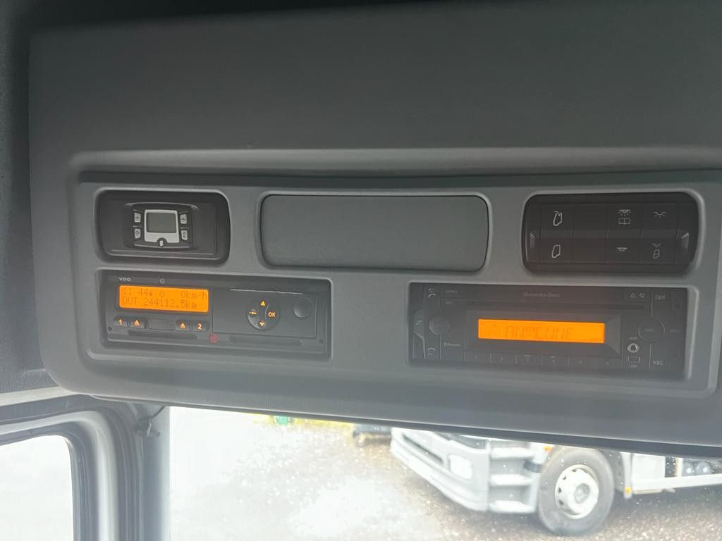 Mercedes-Benz 1324 4X2 Koffer Plane 6 to. Hebebühne Mercedes-Benz 1324 4X2 Koffer Plane 6 to. Hebebühne - Skříňový nákladní auto: obrázek 4 Mercedes-Benz 1324 4X2 Koffer Plane 6 to. Hebebühne Mercedes-Benz 1324 4X2 Koffer Plane 6 to. Hebebühne - Skříňový nákladní auto: obrázek 4