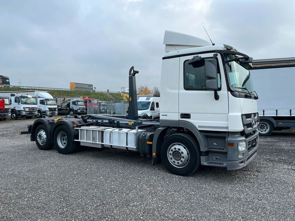 Mercedes-Benz 2541 6X2 Meiller Funk Zustand wie 200 tkm - Hákový nosič kontejnerů: obrázek 1 Mercedes-Benz 2541 6X2 Meiller Funk Zustand wie 200 tkm - Hákový nosič kontejnerů: obrázek 1