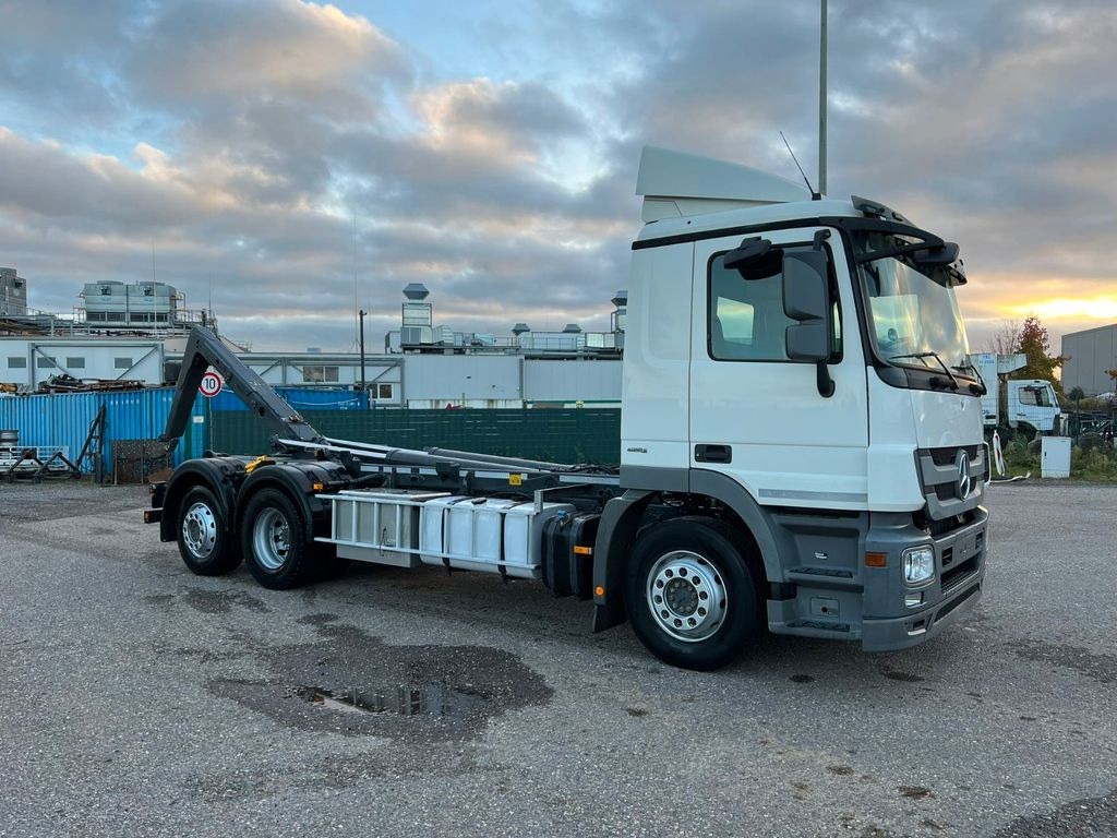 Mercedes-Benz 2541 6X2 Meiller Funk Zustand wie 200 tkm - Hákový nosič kontejnerů: obrázek 3 Mercedes-Benz 2541 6X2 Meiller Funk Zustand wie 200 tkm - Hákový nosič kontejnerů: obrázek 3