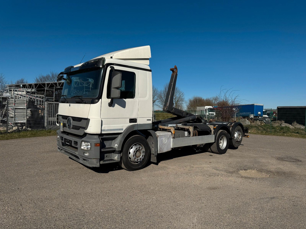 Mercedes-Benz 2541 6X2 Meiller RK 20.65 Klima M-Haus - Hákový nosič kontejnerů: obrázek 1 Mercedes-Benz 2541 6X2 Meiller RK 20.65 Klima M-Haus - Hákový nosič kontejnerů: obrázek 1