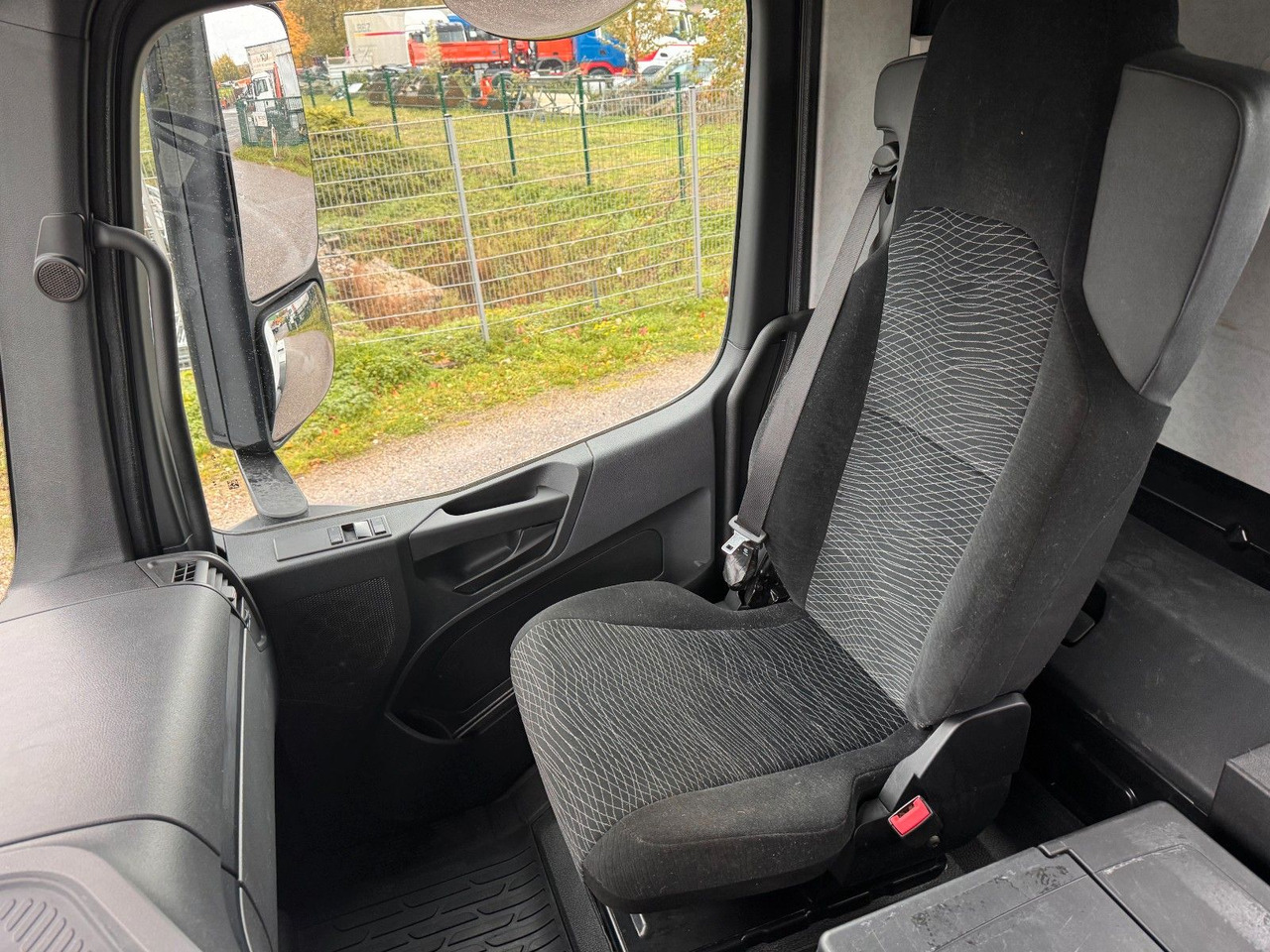 Mercedes-Benz 3748 8X4 Meiller Abroller mit Funk Top  Zustand - Hákový nosič kontejnerů: obrázek 5 Mercedes-Benz 3748 8X4 Meiller Abroller mit Funk Top  Zustand - Hákový nosič kontejnerů: obrázek 5