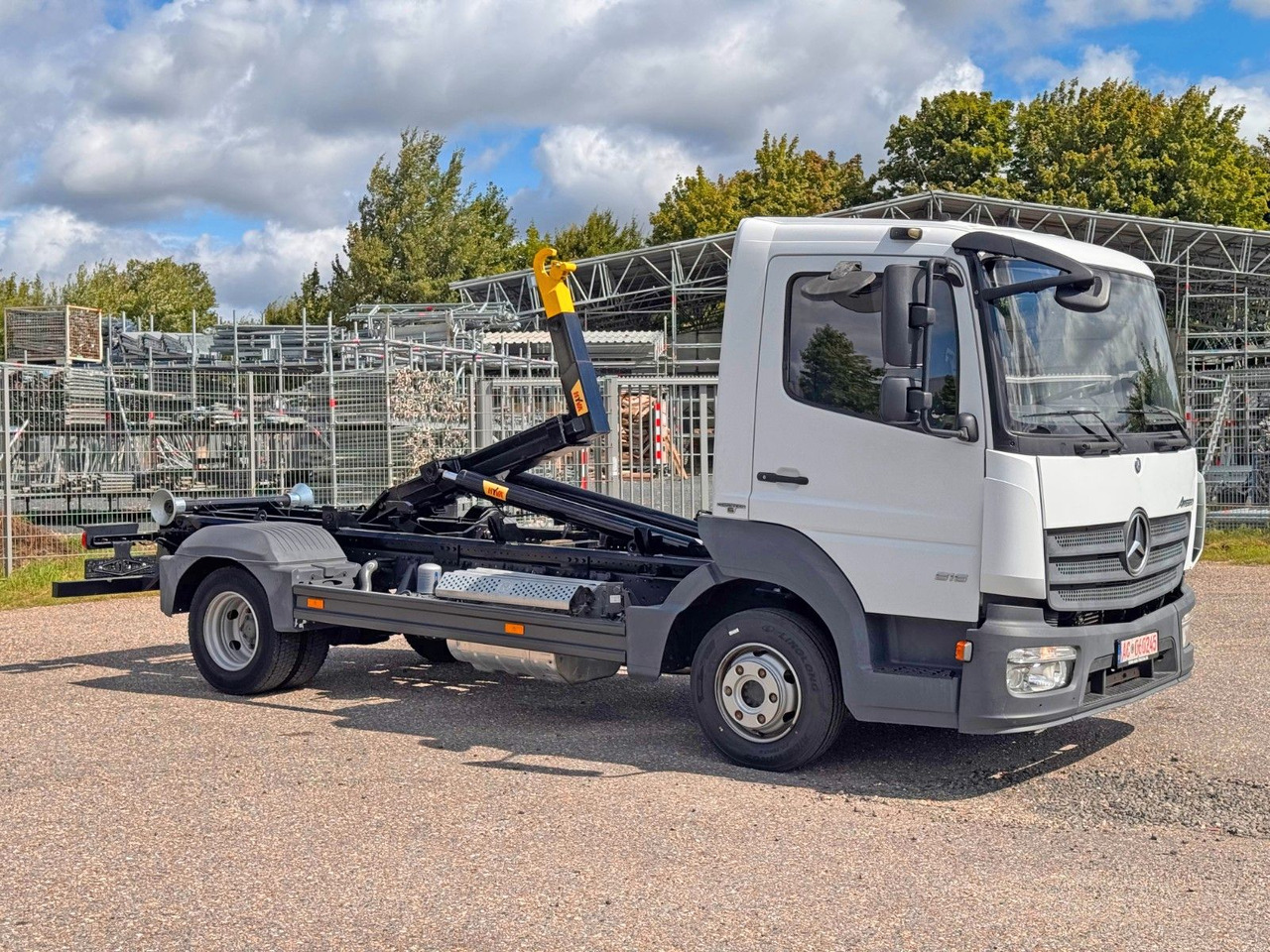 Mercedes-Benz 816 4X2 mit neuem Hyva Abroller Funk - Hákový nosič kontejnerů: obrázek 2 Mercedes-Benz 816 4X2 mit neuem Hyva Abroller Funk - Hákový nosič kontejnerů: obrázek 2