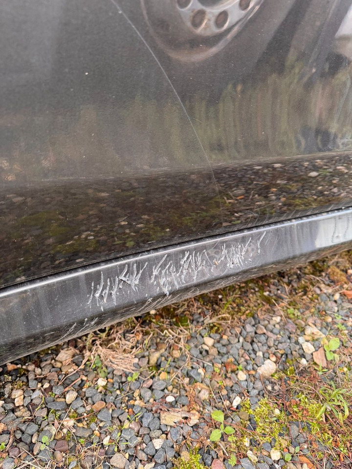 Porsche Diesel Edition 300 PS Kratzer an Kotflügel - Sedan: obrázek 4 Porsche Diesel Edition 300 PS Kratzer an Kotflügel - Sedan: obrázek 4