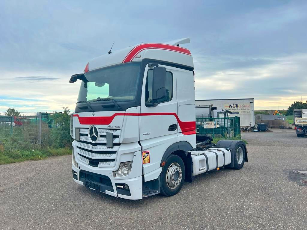Mercedes-Benz 1842 4X2 mit Höhenverstellbarer Sattelkuppung - Tahač: obrázek 1 Mercedes-Benz 1842 4X2 mit Höhenverstellbarer Sattelkuppung - Tahač: obrázek 1