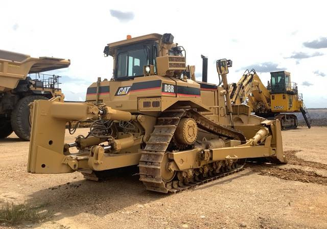 CAT D8R - Buldozer: obrázek 3 CAT D8R - Buldozer: obrázek 3